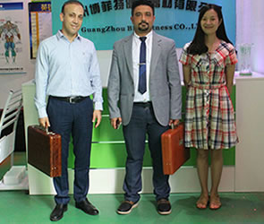 来自伊朗的客户到广州麻豆精品在线免费观看进口健身房器材