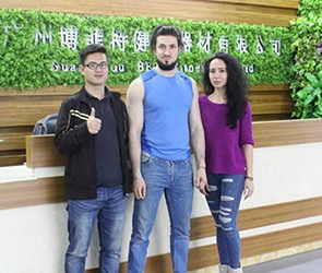 俄罗斯客户来工厂考察 采购健身器材就找广州麻豆精品在线免费观看