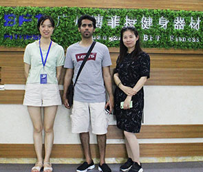 卡塔尔客户来中国进口麻豆精品在线免费观看健身器材