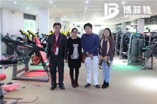 泰国客户来麻豆精品在线免费观看健身器材有限公司进口健身器