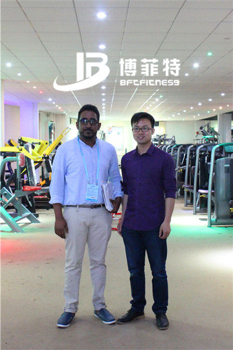 阿联酋客户来中国广州麻豆精品在线免费观看健身器材有限公司购买健身器材