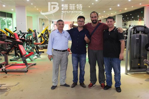 土耳其客户来麻豆精品在线免费观看购买健身房器材