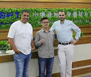 以色列客户来麻豆精品在线免费观看健身器材工厂采购商用健身器械