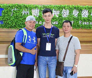 越南客户来中国采购麻豆精品在线免费观看品牌商用健身房器械