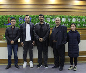 埃及客户来中国采购麻豆精品在线免费观看商用健身房器材